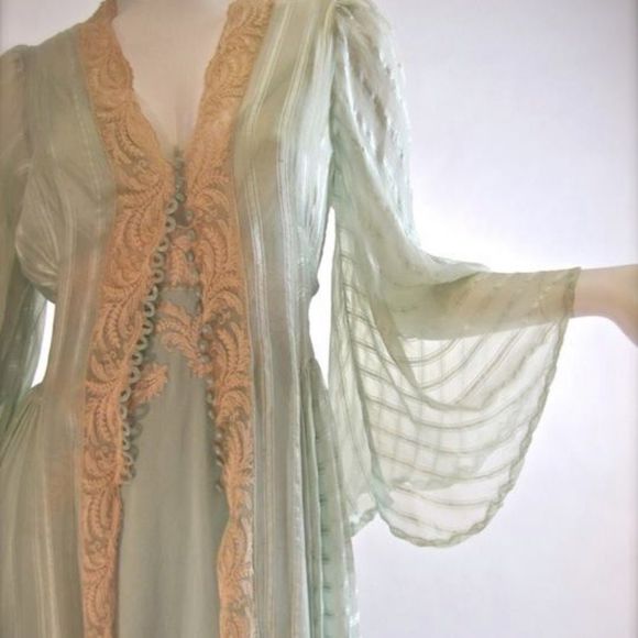 SOLD 1930’s Bridal Trousseau 100% Silk Peignoir Set Nightgown Robe Art to Wear - Picture 5 of 8